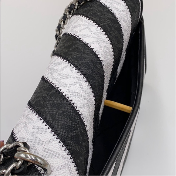 MICHAEL KORS ROSE MEDIUM FLAP SHOULDER BLACK - Picture 13 of 16